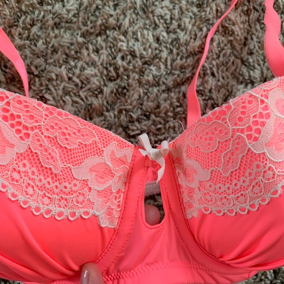 Convertible pink lace bra by H&M - Picture 2 of 6